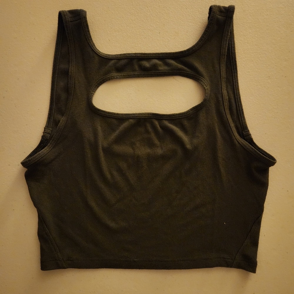 Lululemon LA Front Cut-Out Crop Tank in Dark Olive. Size Est. 6. #W1CXGS